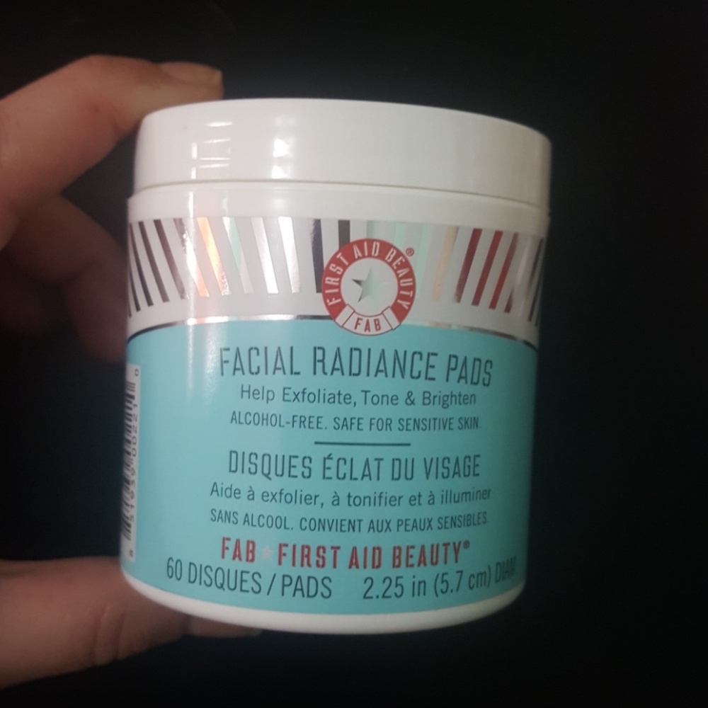First Aid Beauty Facial Radiance Pads full size
